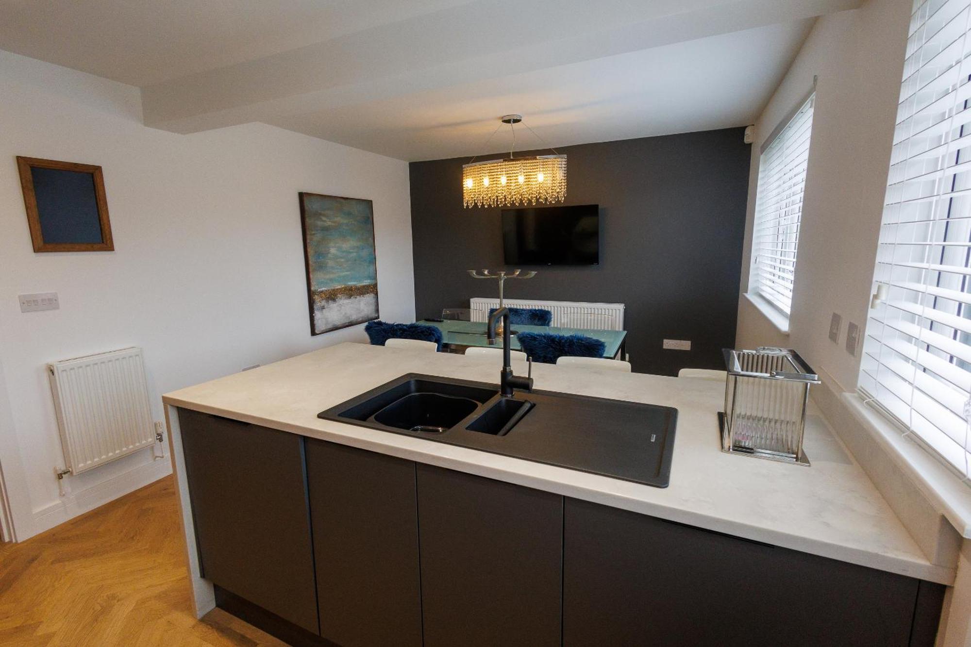 Uber Stylish 3 Bedroom Home Off Road Parking Near Town Centre And Bike Park Wales Merthyr Tydfil Dış mekan fotoğraf