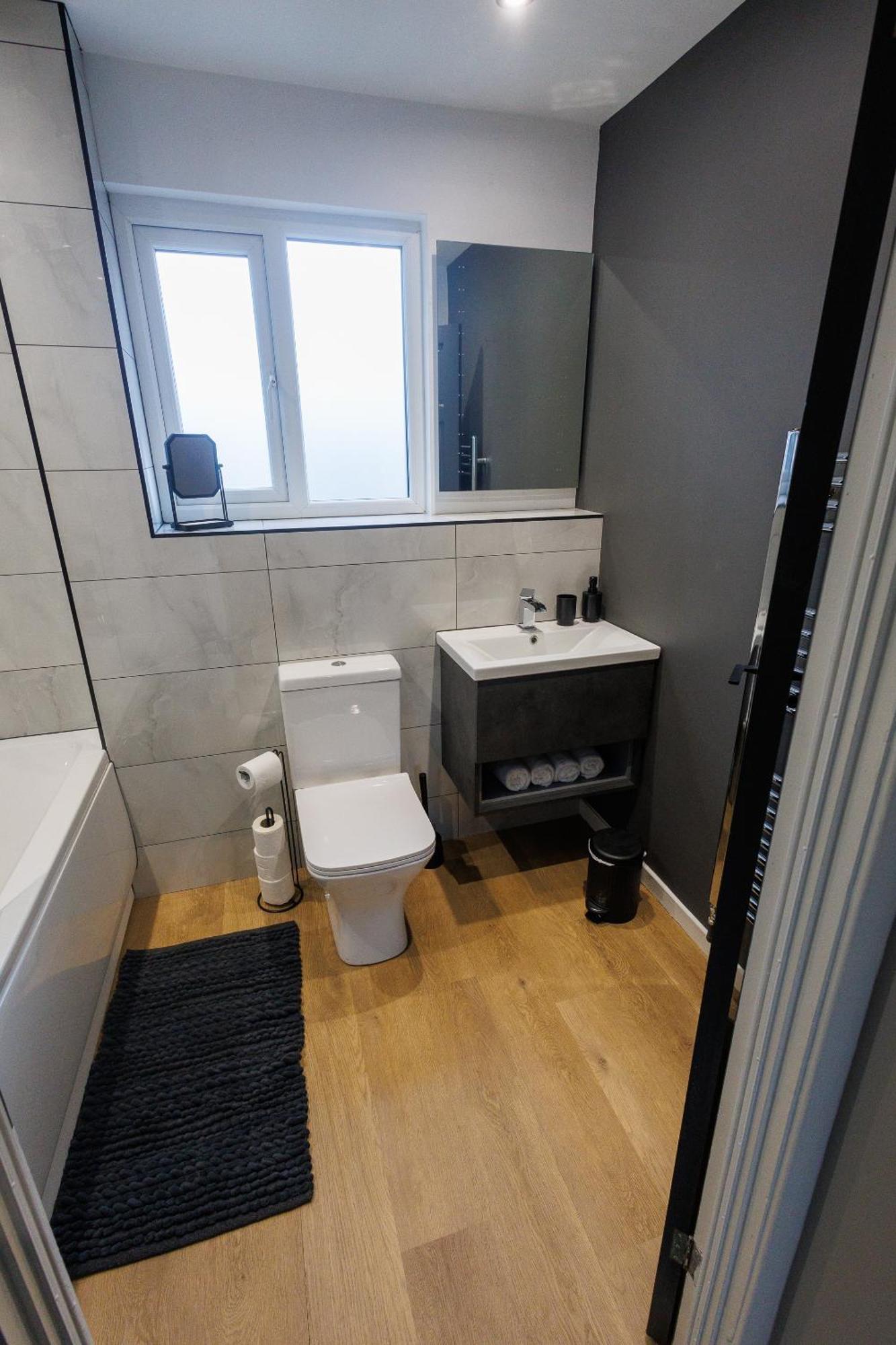 Uber Stylish 3 Bedroom Home Off Road Parking Near Town Centre And Bike Park Wales Merthyr Tydfil Dış mekan fotoğraf