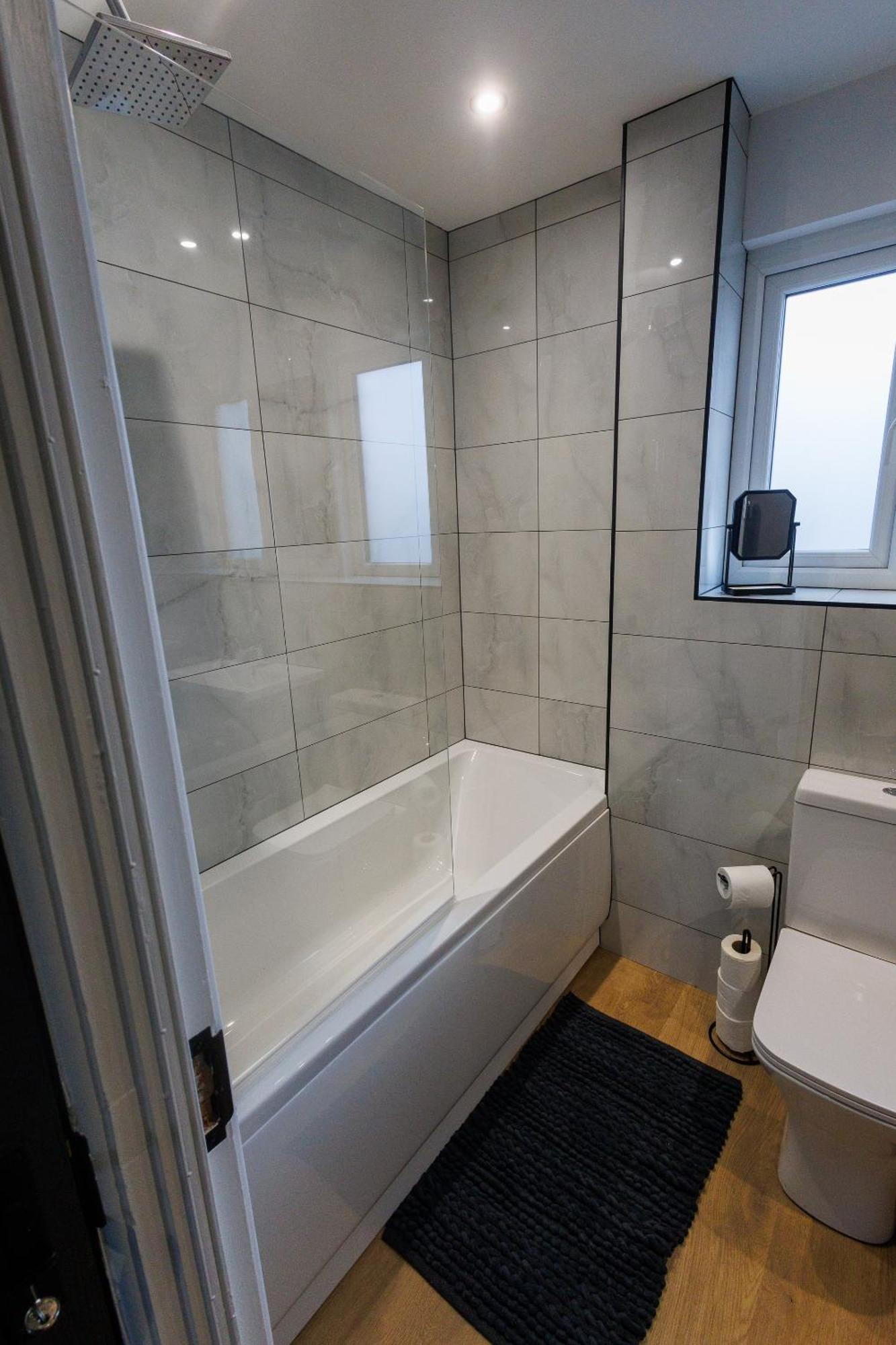 Uber Stylish 3 Bedroom Home Off Road Parking Near Town Centre And Bike Park Wales Merthyr Tydfil Dış mekan fotoğraf
