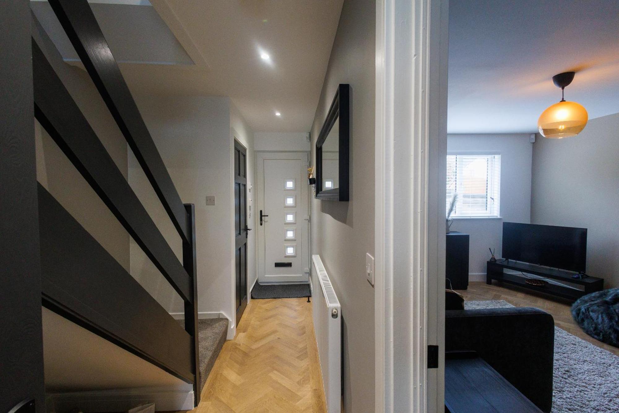 Uber Stylish 3 Bedroom Home Off Road Parking Near Town Centre And Bike Park Wales Merthyr Tydfil Dış mekan fotoğraf