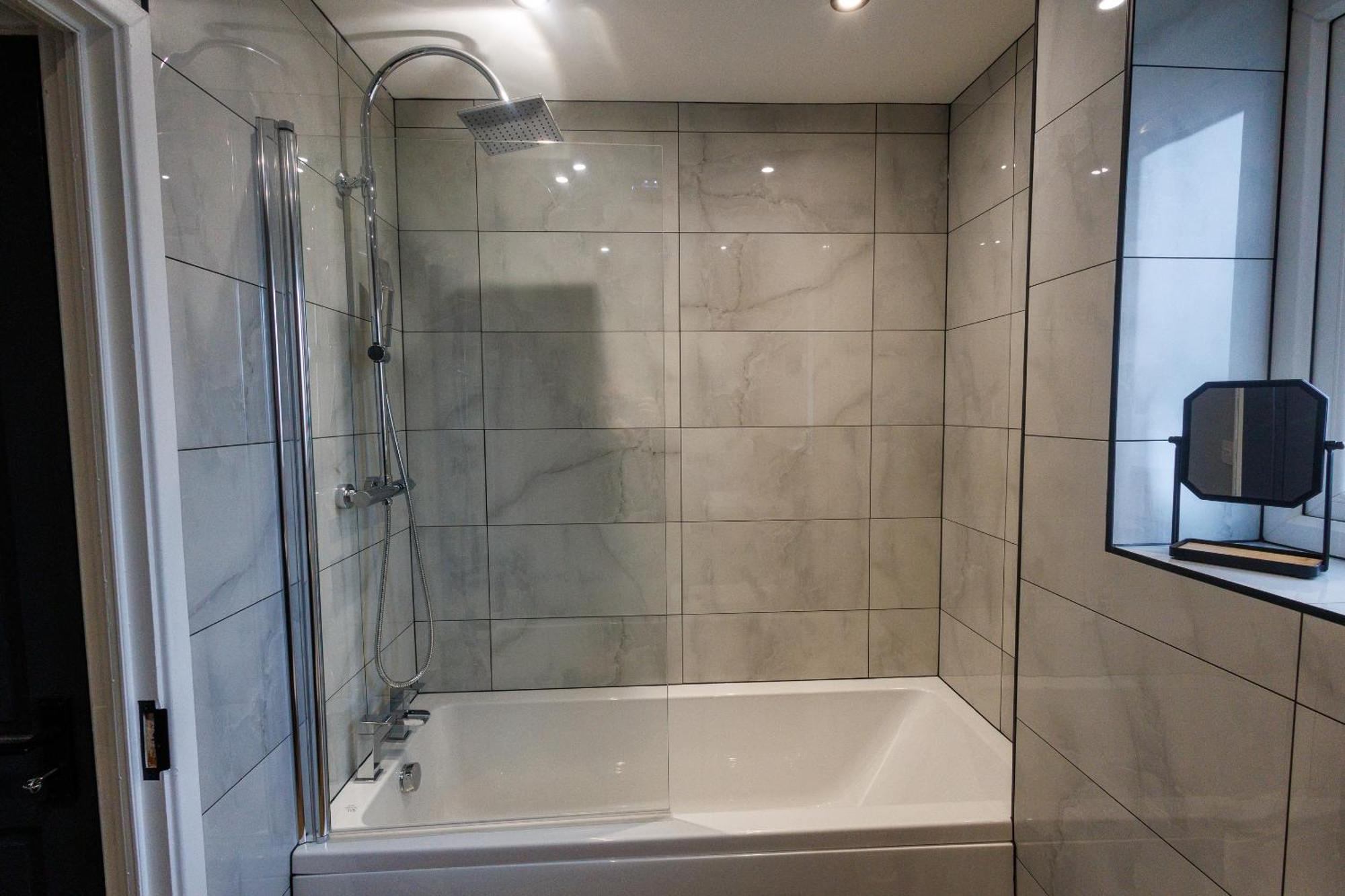 Uber Stylish 3 Bedroom Home Off Road Parking Near Town Centre And Bike Park Wales Merthyr Tydfil Dış mekan fotoğraf